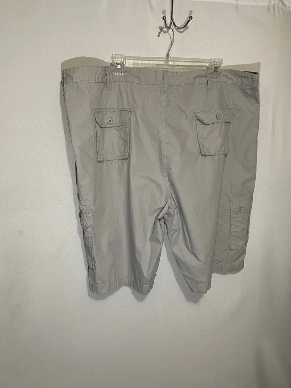 Free Planet Men’s Light Gray Cargo Shorts Sz 48